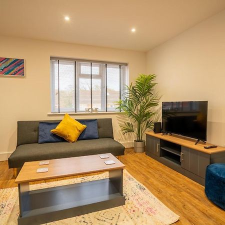 Mill Road Apartment First Floor 크롤리 외부 사진