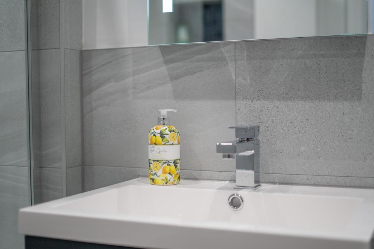 Mill Road Apartment First Floor 크롤리 외부 사진