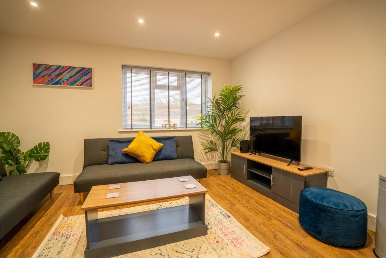 Mill Road Apartment First Floor 크롤리 외부 사진