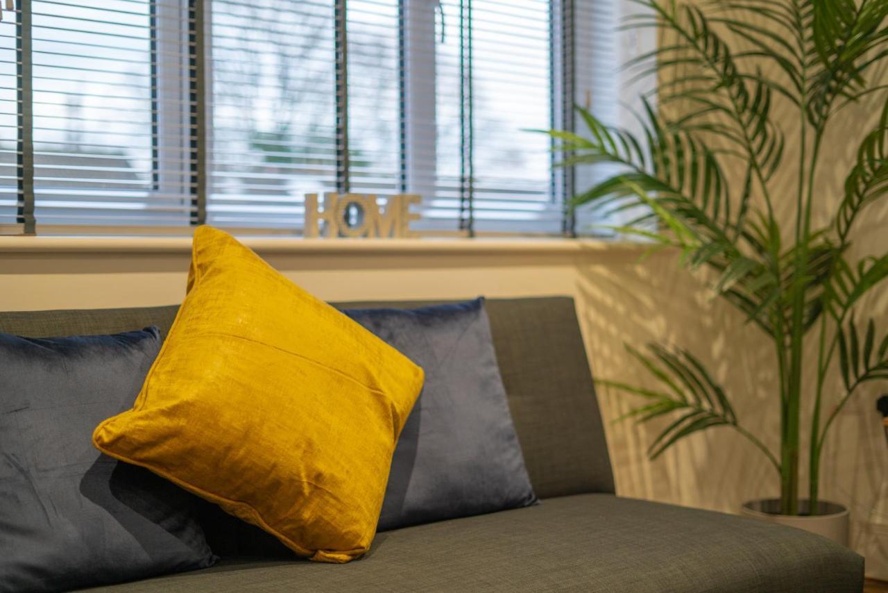 Mill Road Apartment First Floor 크롤리 외부 사진